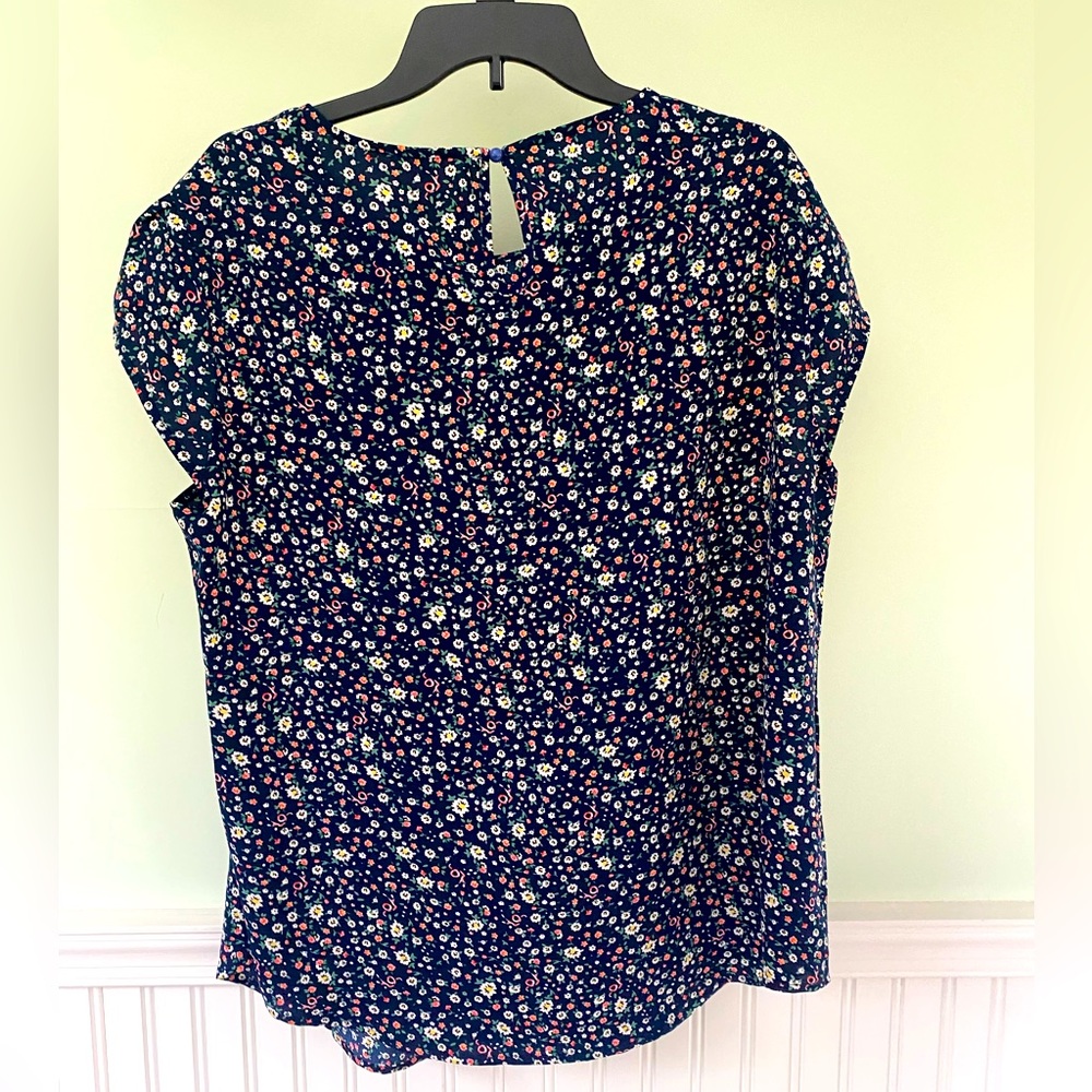 Navy flower top